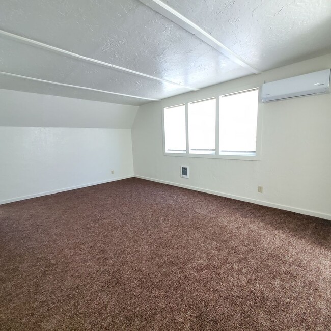 Building Photo - Newly Renovated 1 Bedroom Home with 2 Car ...