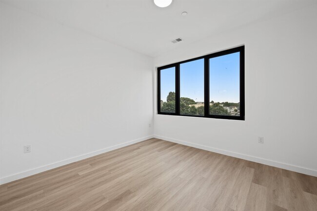 Building Photo - 117-121-121 Prospect Ave