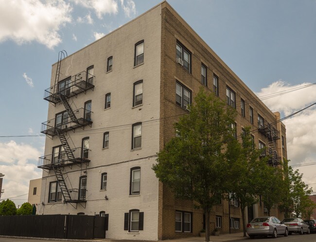 Building Photo - 430 Anderson