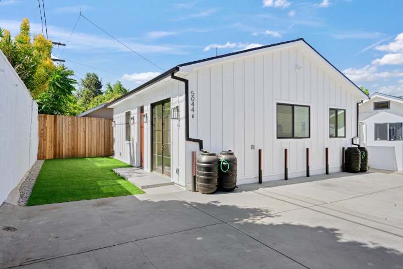 Primary Photo - 5044 1/2 Hartwick St