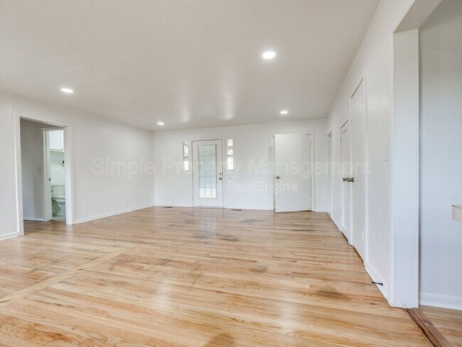 Building Photo - 4608 N Libby Ave