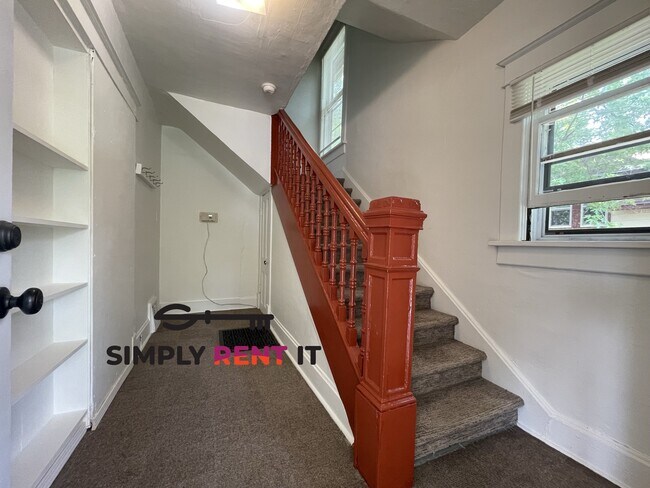 Building Photo - 6 Bed House or 2 and 3 Bedroom Duplex on C...