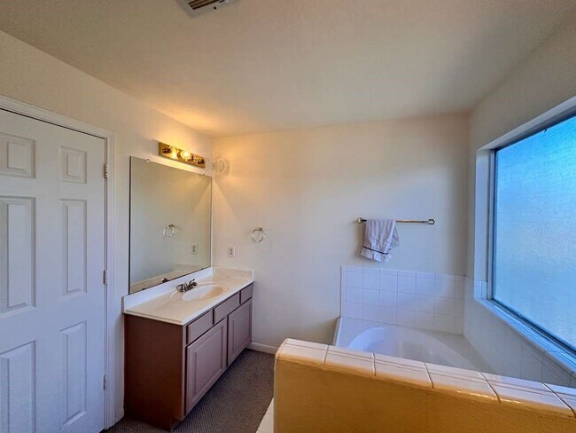 Building Photo - 2203 Nashua Dr