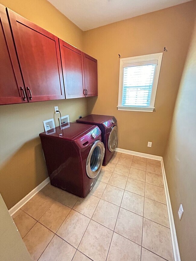 Building Photo - Beautiful 4Bed/2.5 Bath Home in Wren Creek!