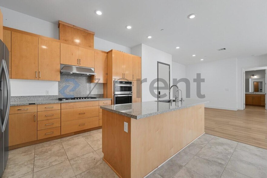 Building Photo - Unit 407