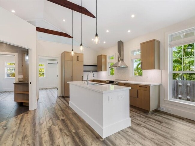Building Photo - W/D, AC, Modern Design, Recently Built, Si...