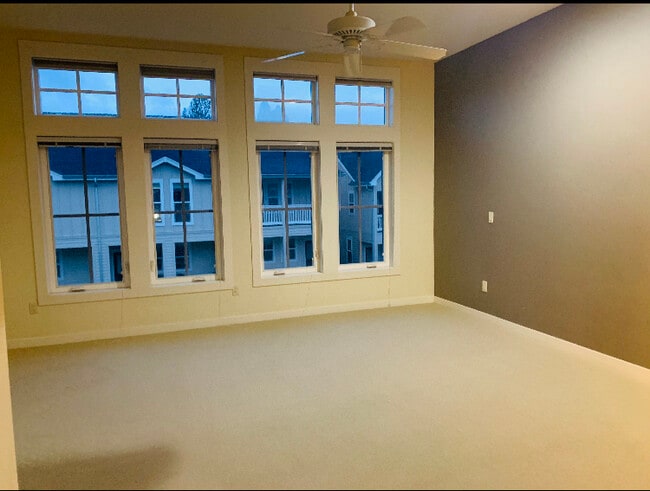 Building Photo - 515 G St