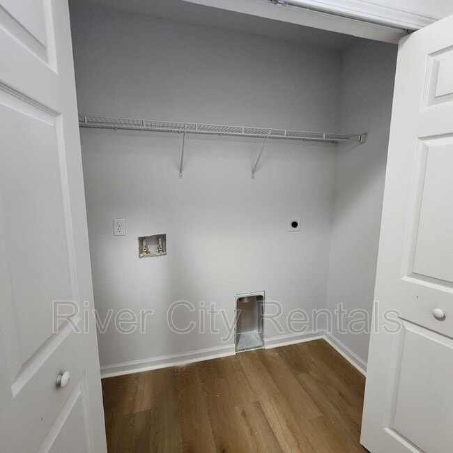 Building Photo - 5621 Overlook Dr E