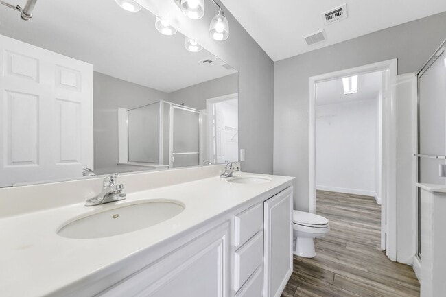 Building Photo - Stylish Hillside Townhome with Scenic Views in Gated Henderson Community!