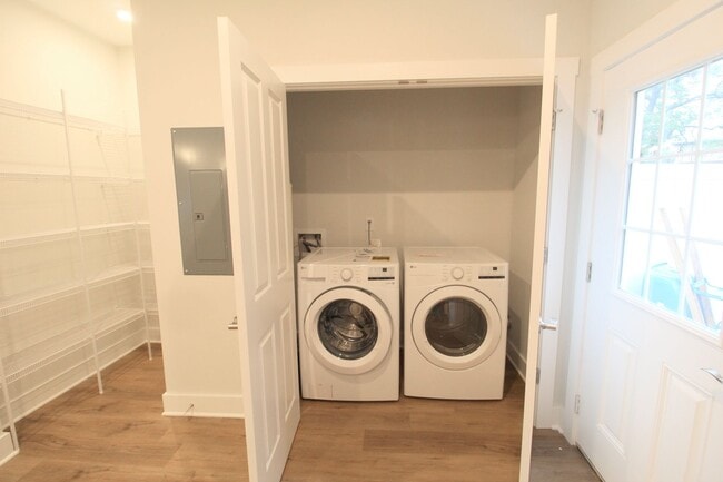 Building Photo - Lease assignment