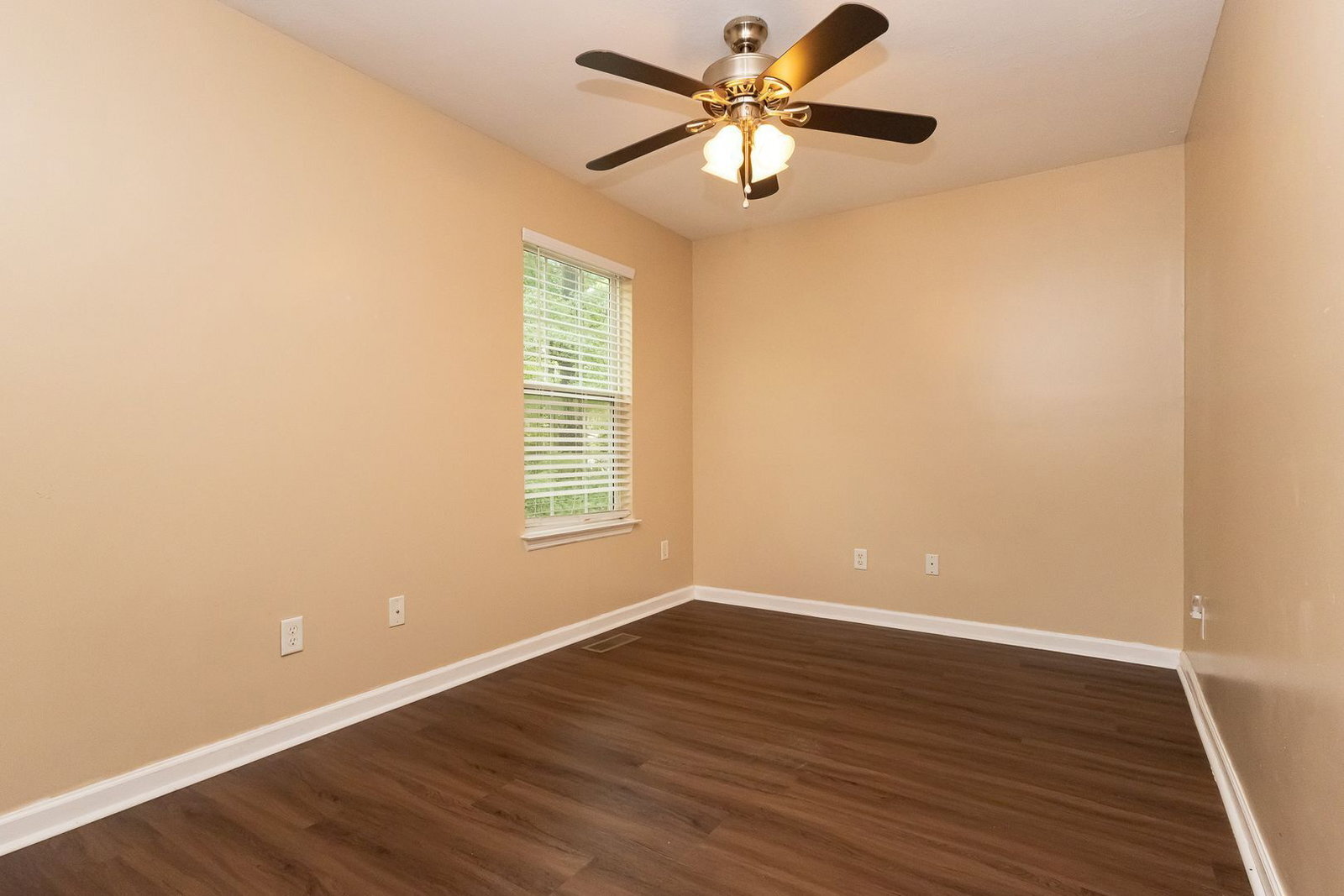 Building Photo - 4705 Montview Dr