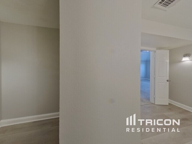 Building Photo - 7724 Grassland Dr