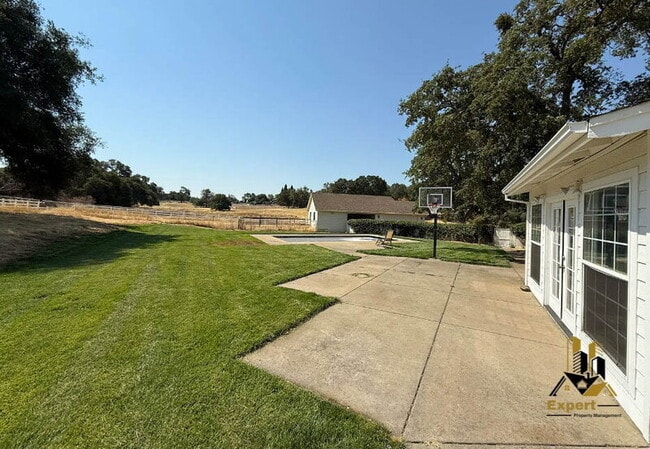Building Photo - 5291 Bryant Rd