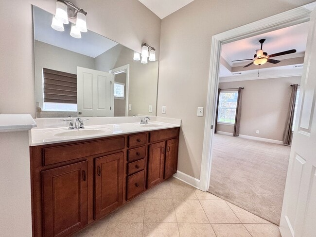 Building Photo - 3 Bedroom, 3 Bathroom Home w/ 2 Car Garage and Fence Backyard