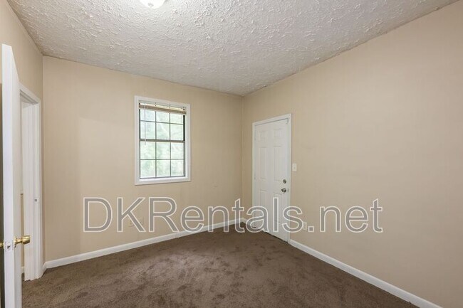 Building Photo - 3038 Courtney Dr