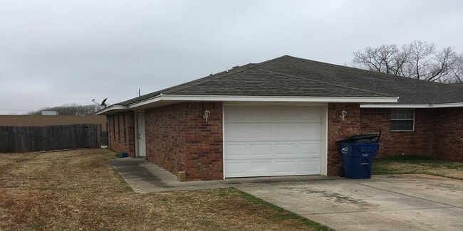 Building Photo - 1012 Aspen Ct