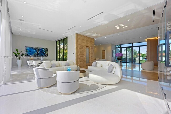 Building Photo - 3260 NE 165th St