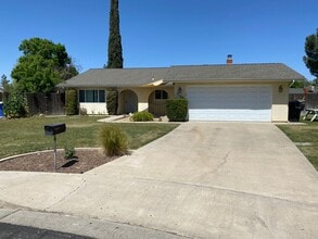 Building Photo - Spacious home in Northeast Hanford, central air, quiet cul-de-sac lot!