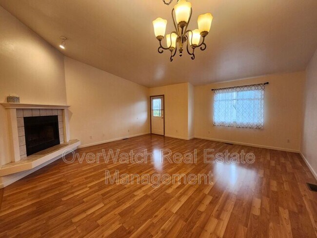 Building Photo - 4041 Lunar Dr