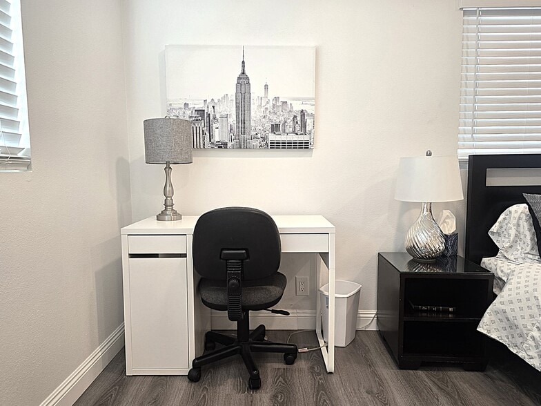 Building Photo - 123 E Bennett Ave