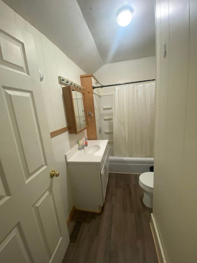 Building Photo - 2 BED | 1 BATH | SINGLE-LEVEL HOME | NORTH