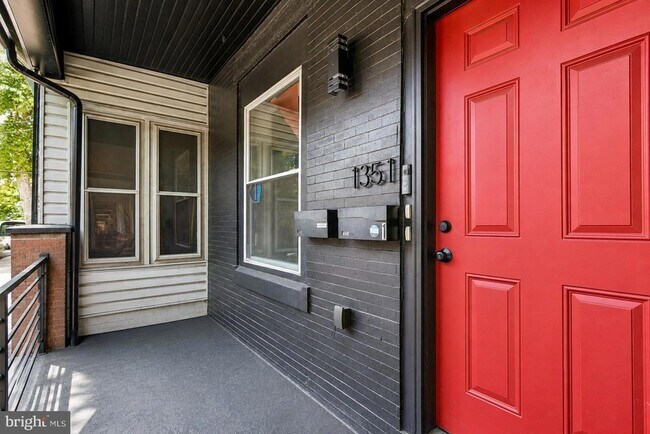 Building Photo - 1351 Kerbaugh St