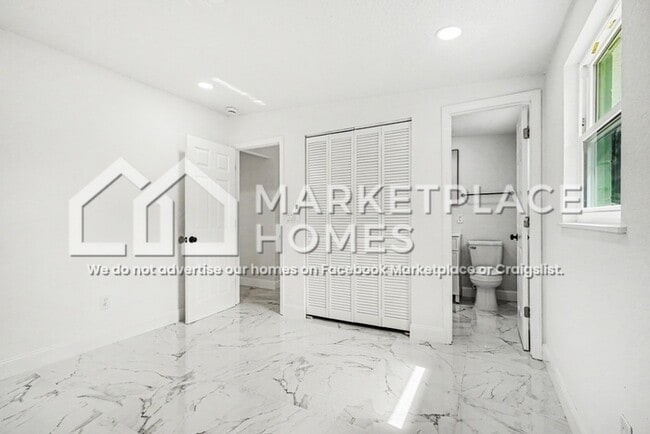 Building Photo - 408 Bassedena Cir N