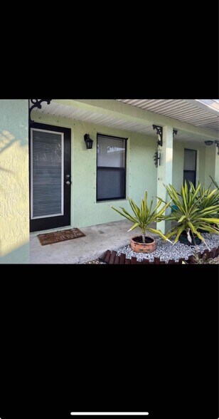 Building Photo - 3219 SE Pinto St