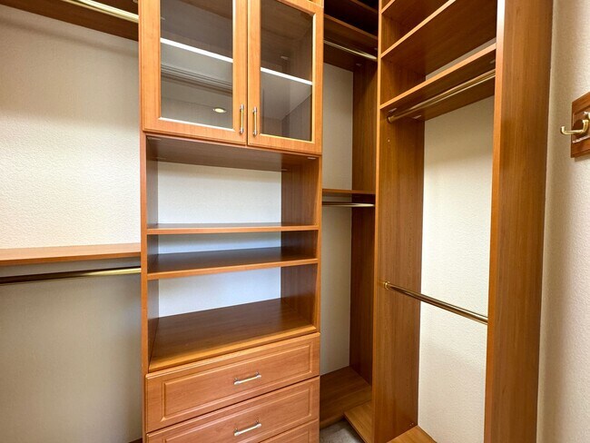 Building Photo - 10284 Sofferto Ave