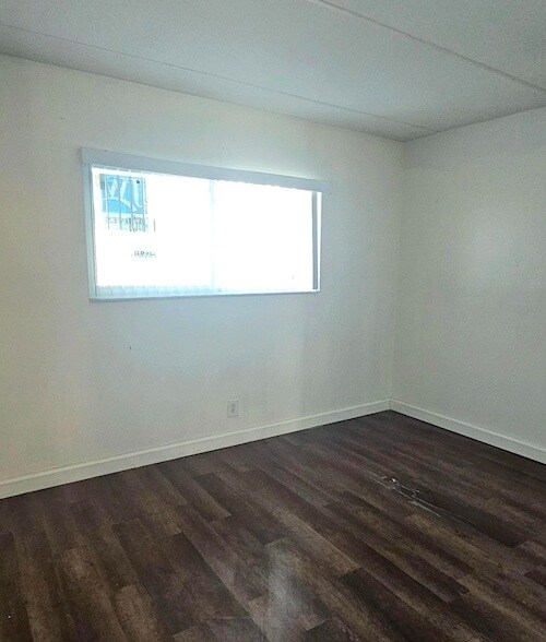 Building Photo - 1501 Crescent Cir