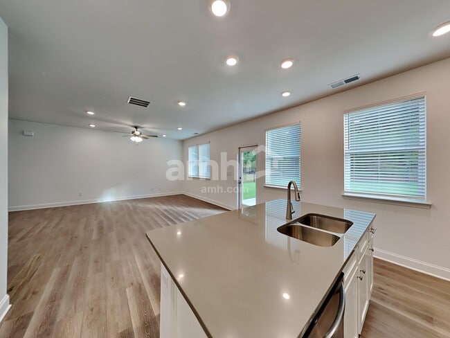 Building Photo - 1059 Highland Walk