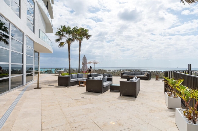 Building Photo - 3100 N Ocean Dr