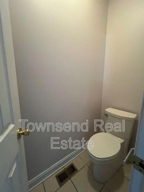 Building Photo - 305 W Summerchase Dr