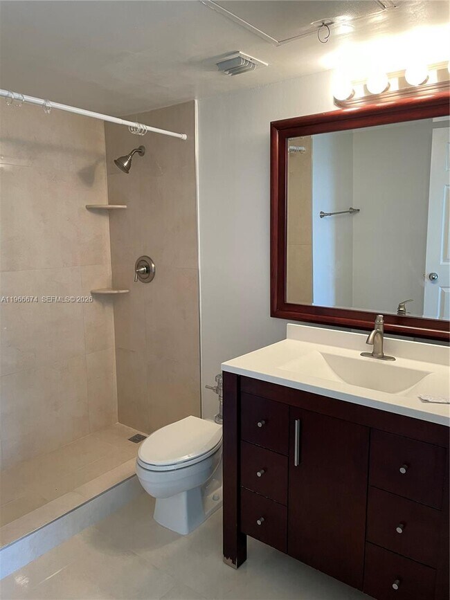 Building Photo - 1500 Bay Rd