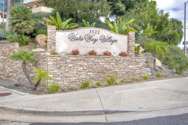 Building Photo - Updated Lower Level Condo in gated Vista W...