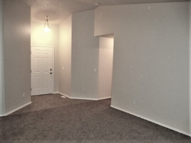Building Photo - 585 N Katie Way