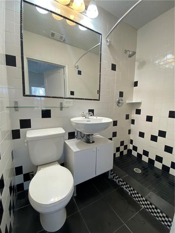 Building Photo - 2608 W 8th St