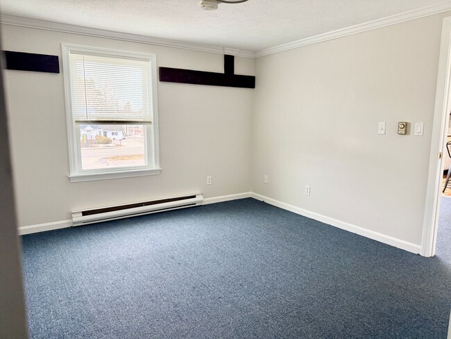 Building Photo - Well maintained inside and out