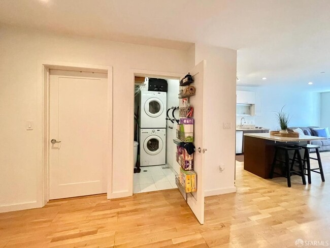 Building Photo - 1151 Sutter St