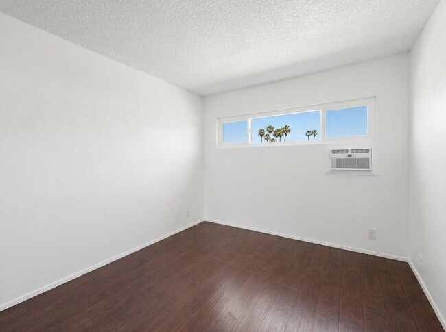 Building Photo - 6828 Fulton Ave