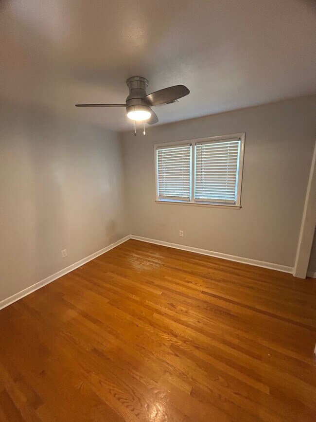 Building Photo - Beautiful 3 bed 3 bath home with finished ...