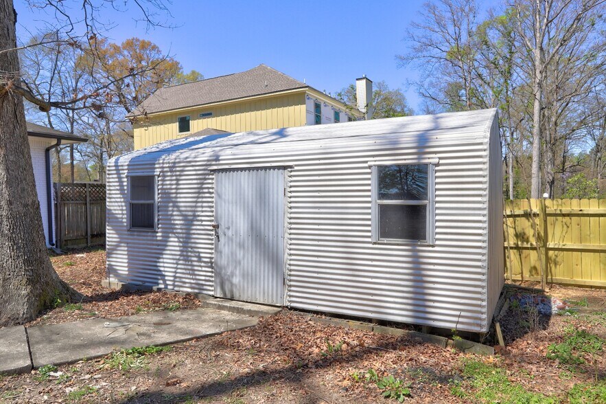 Building Photo - 469 Dogwood Dr