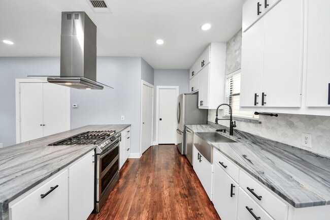 Building Photo - 5710 Cornish St