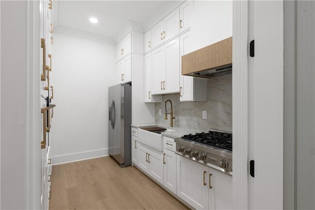 Building Photo - 407 Buford