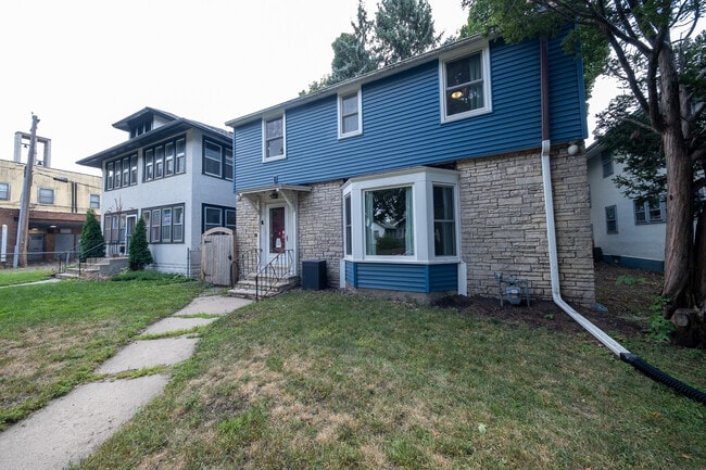 Building Photo - 1600 Thomas Ave W