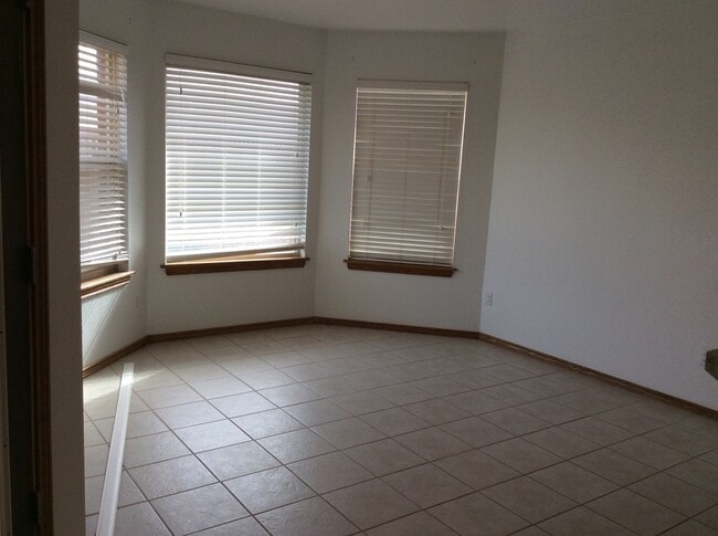 Building Photo - 1705 Tiffani Ln