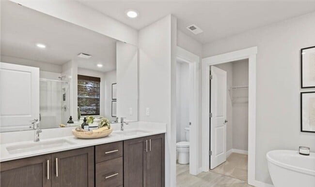 Building Photo - Air-conditioned Beautiful 4 Bed+ Bonus in Northshore School District – Bothell!