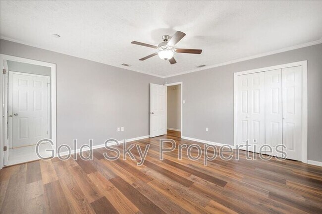 Building Photo - 210 Pine Grove Dr