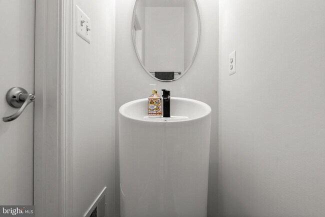 Building Photo - 14407 Sandy Ridge Ln