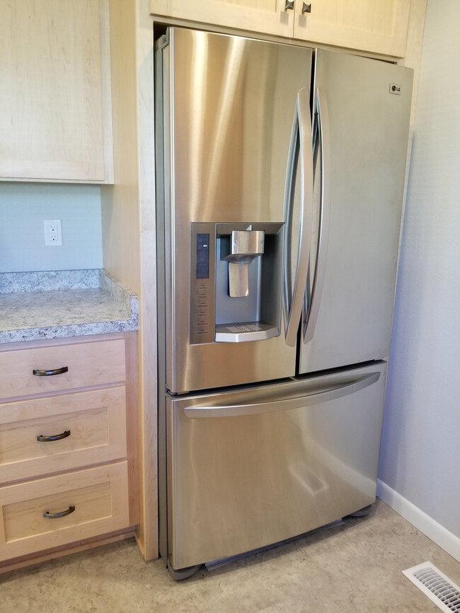 Building Photo - Remodeled 4 Bedroom 2 bath, NW Corvallis